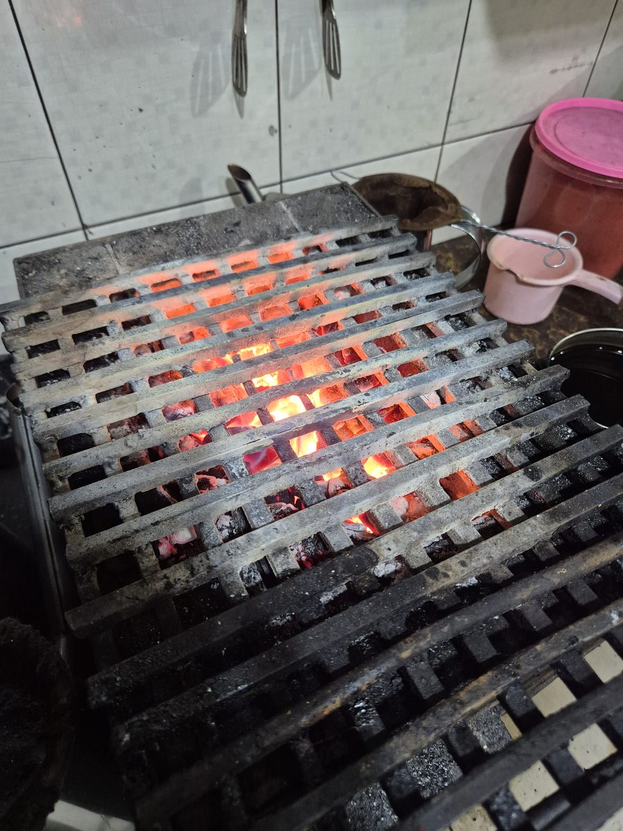 Bara dan panggangan di kedai