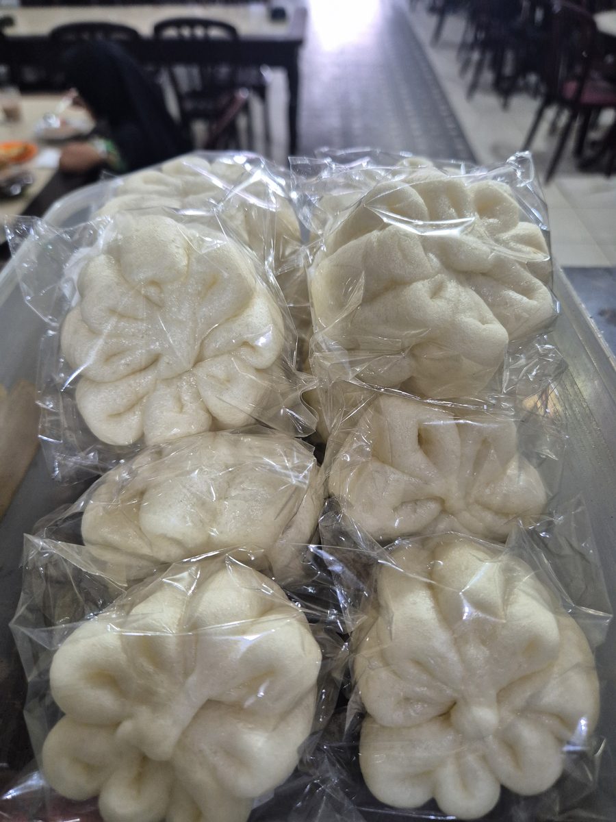 Pao bungkus di etalase